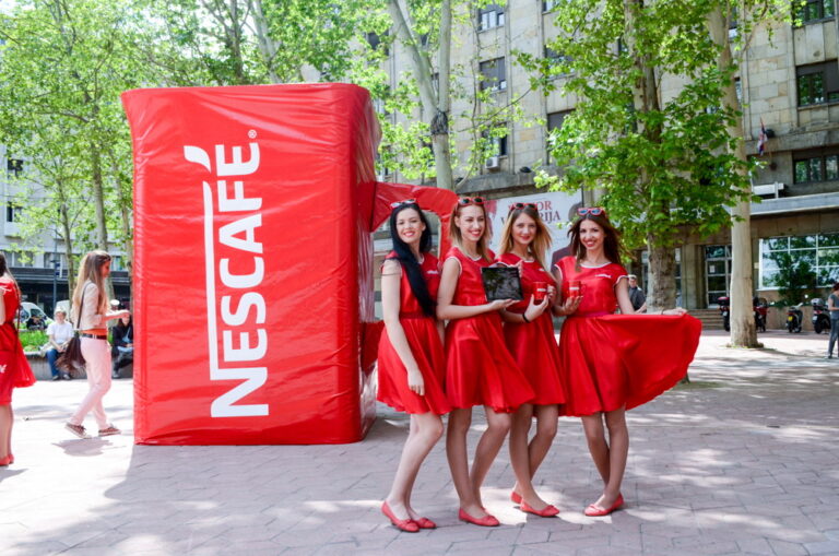 NESCAFÉ kafe i crvene šoljice preplavile Trg Nikole Pašića