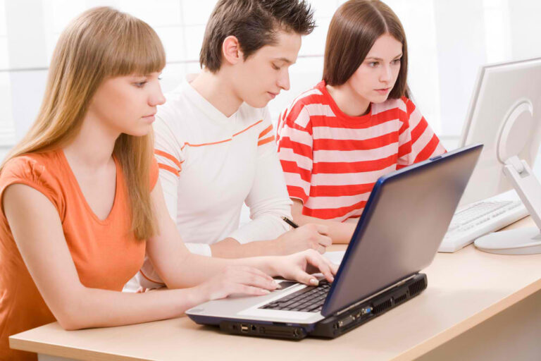 Internet glavni izvor informisanja mladih