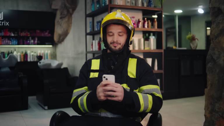 Vatrogasac kao frizer? Bolje NE!