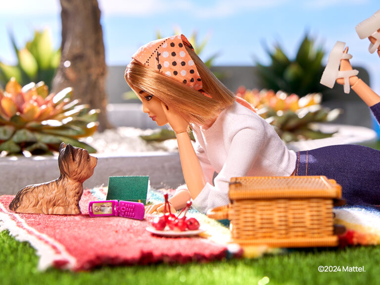 Na leto stiže Barbie telefon na preklop