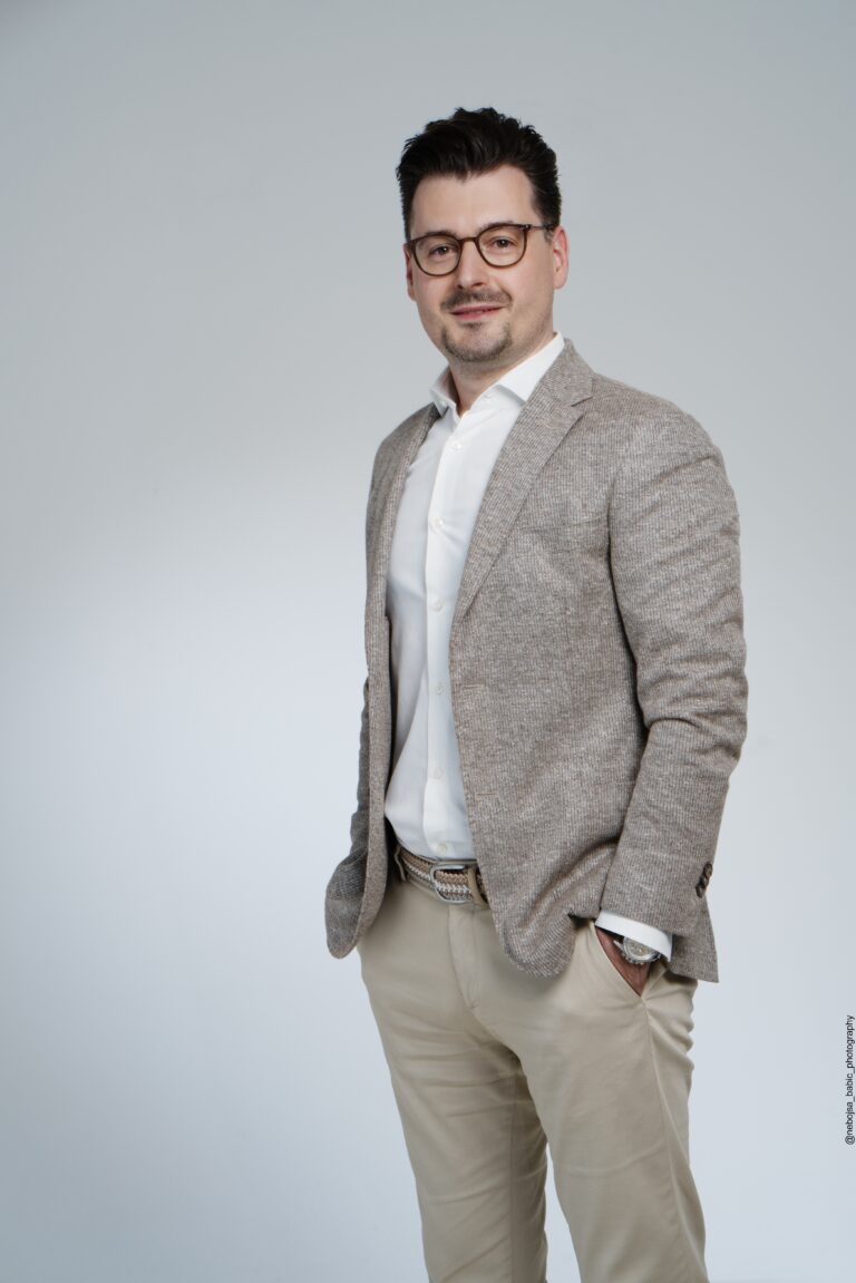 Balans i kombinacija tehnika i pristupa su ključni u komunikaciji velikih sistema